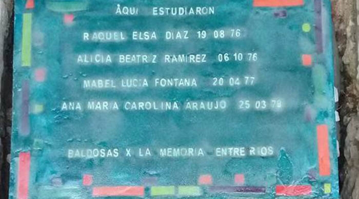 Baldosas por la Memoria en la FCEDU