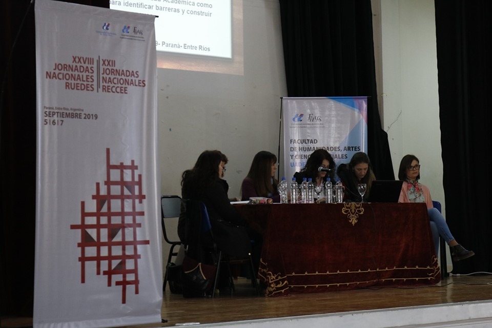 Docente de la FCEDU presente en las Jornadas de RUEDES